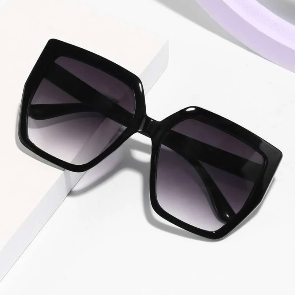 Women’s Fashion Diva Jet Black Frame Dark Purple Lens Sunglasses With Case